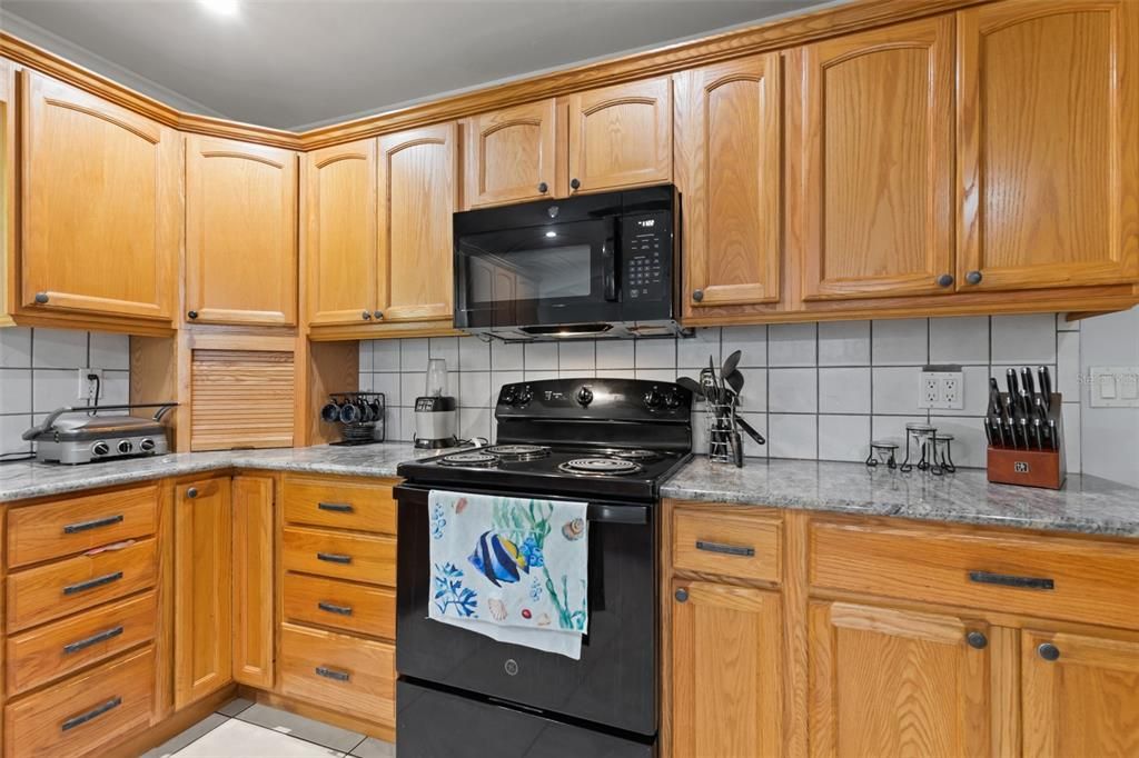 For Sale: $318,899 (3 beds, 2 baths, 1803 Square Feet)