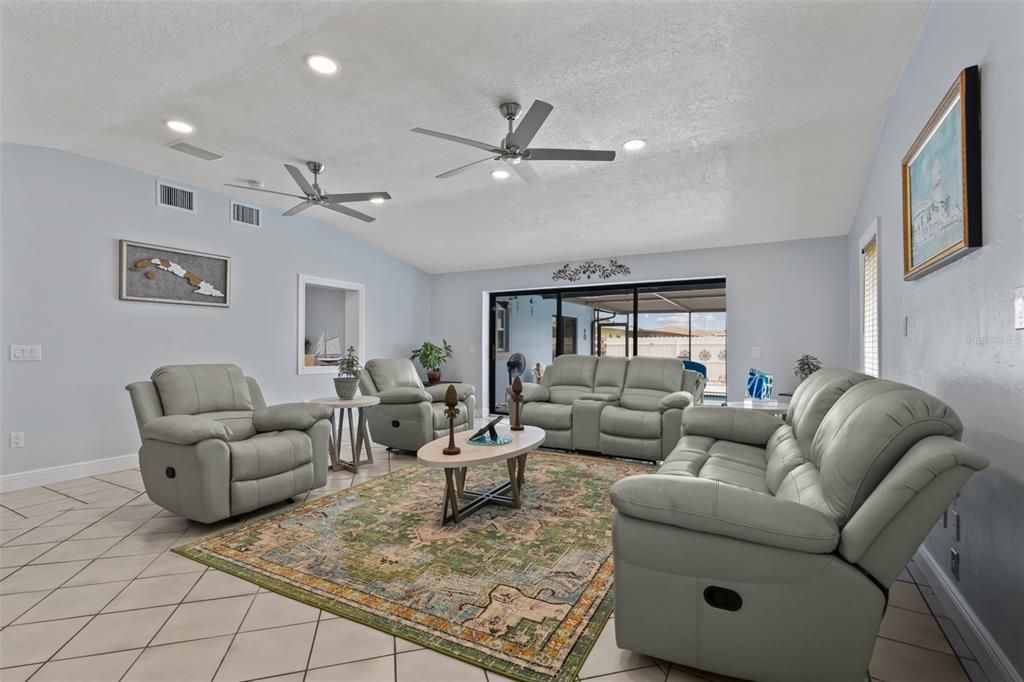 For Sale: $318,899 (3 beds, 2 baths, 1803 Square Feet)