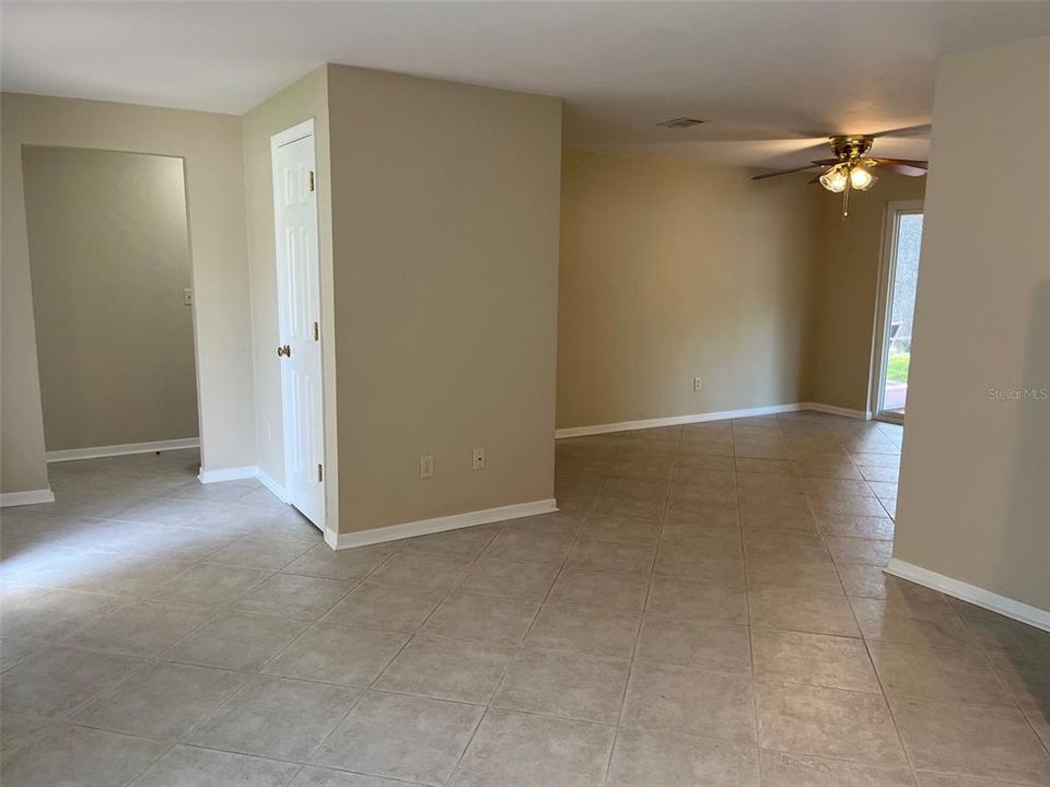 For Sale: $354,900 (2 beds, 1 baths, 1070 Square Feet)