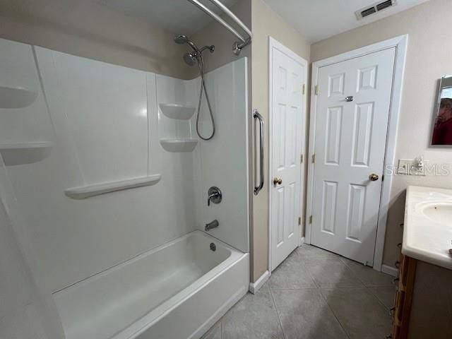 For Sale: $354,900 (2 beds, 1 baths, 1070 Square Feet)