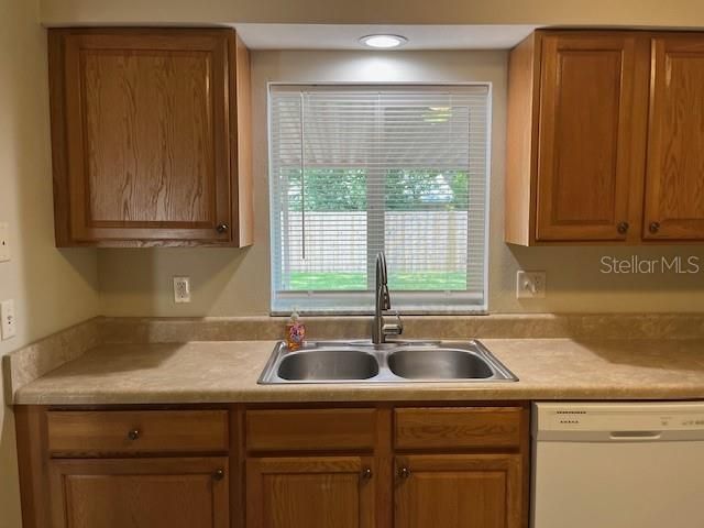 For Sale: $354,900 (2 beds, 1 baths, 1070 Square Feet)