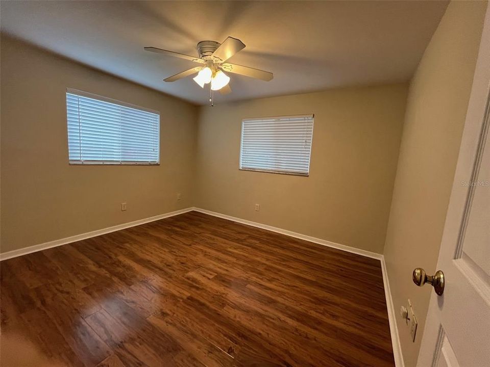 For Sale: $354,900 (2 beds, 1 baths, 1070 Square Feet)