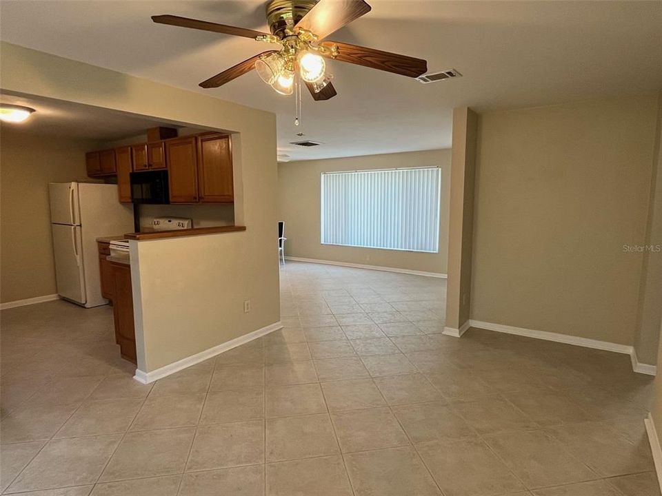 For Sale: $354,900 (2 beds, 1 baths, 1070 Square Feet)