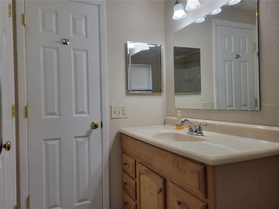 For Sale: $354,900 (2 beds, 1 baths, 1070 Square Feet)