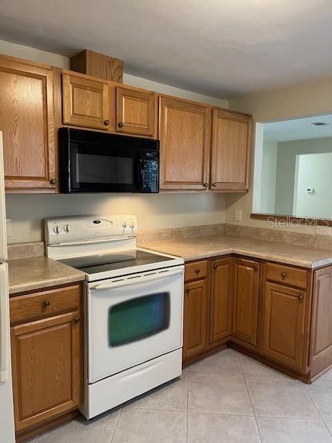 For Sale: $354,900 (2 beds, 1 baths, 1070 Square Feet)