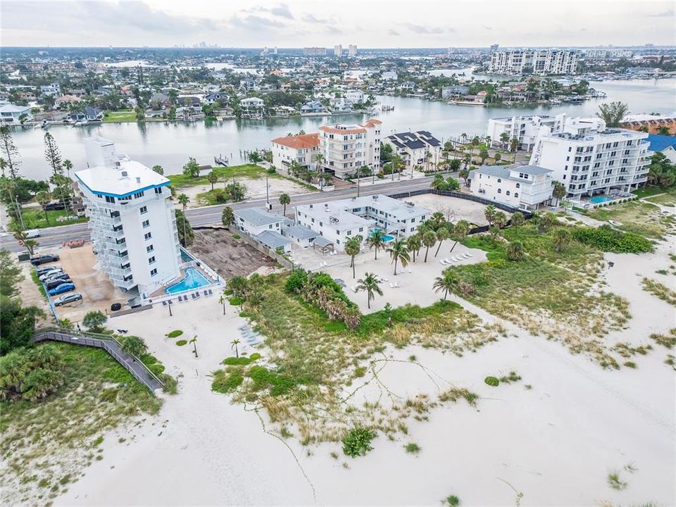 待售: $2,200,000 (0.15 acres)