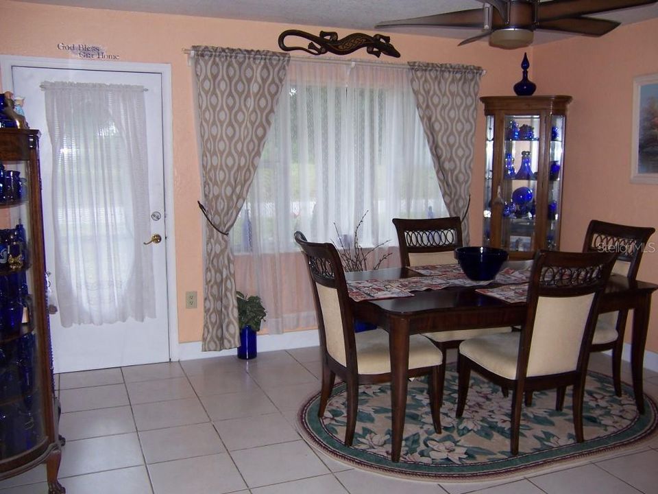 Под контрактом: $239,900 (4 спален, 2 ванн, 1935 Квадратных фут)