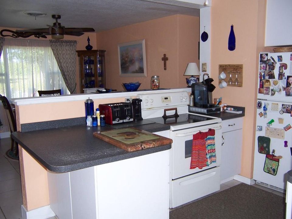 Под контрактом: $239,900 (4 спален, 2 ванн, 1935 Квадратных фут)