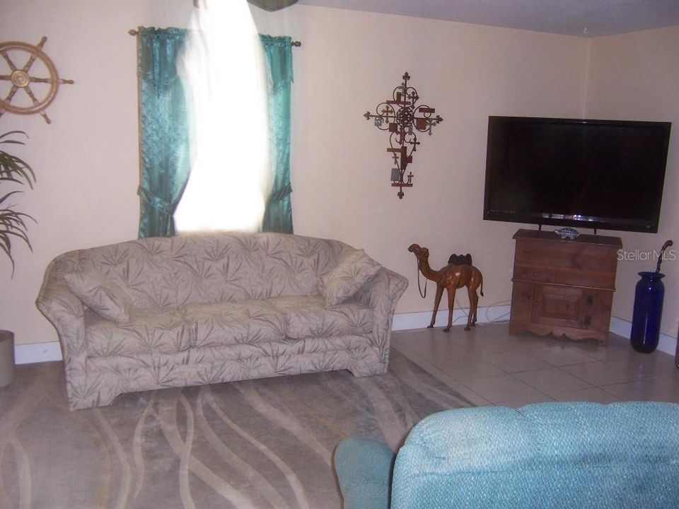 Под контрактом: $239,900 (4 спален, 2 ванн, 1935 Квадратных фут)