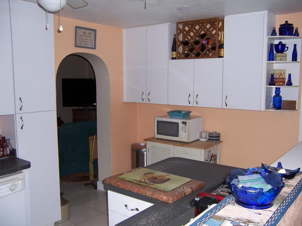 Под контрактом: $239,900 (4 спален, 2 ванн, 1935 Квадратных фут)