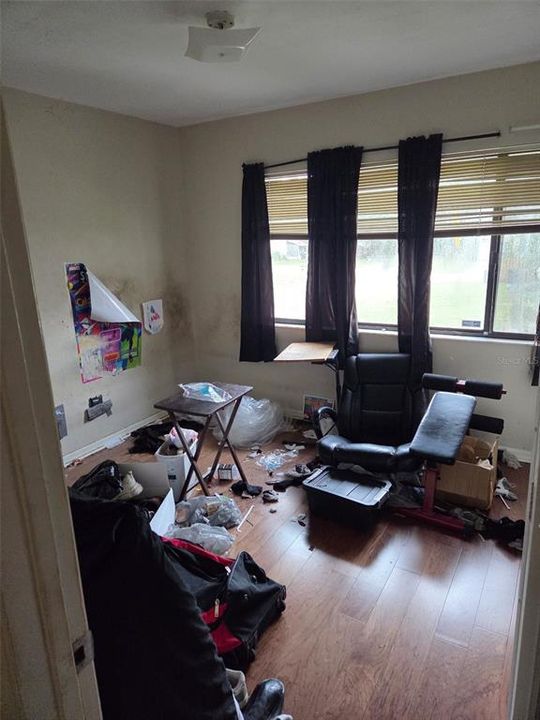 Под контрактом: $80,000 (2 спален, 1 ванн, 1016 Квадратных фут)