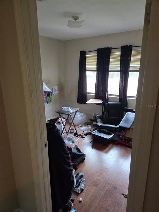 Под контрактом: $80,000 (2 спален, 1 ванн, 1016 Квадратных фут)