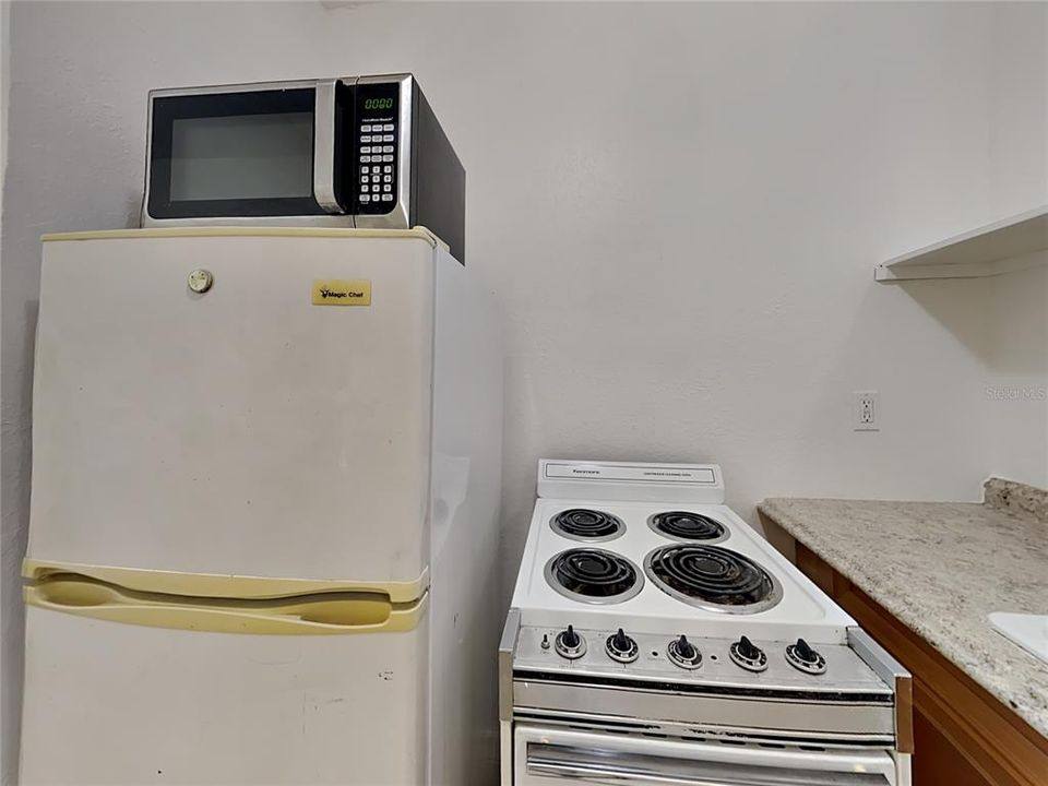 For Rent: $850 (1 beds, 1 baths, 1200 Square Feet)