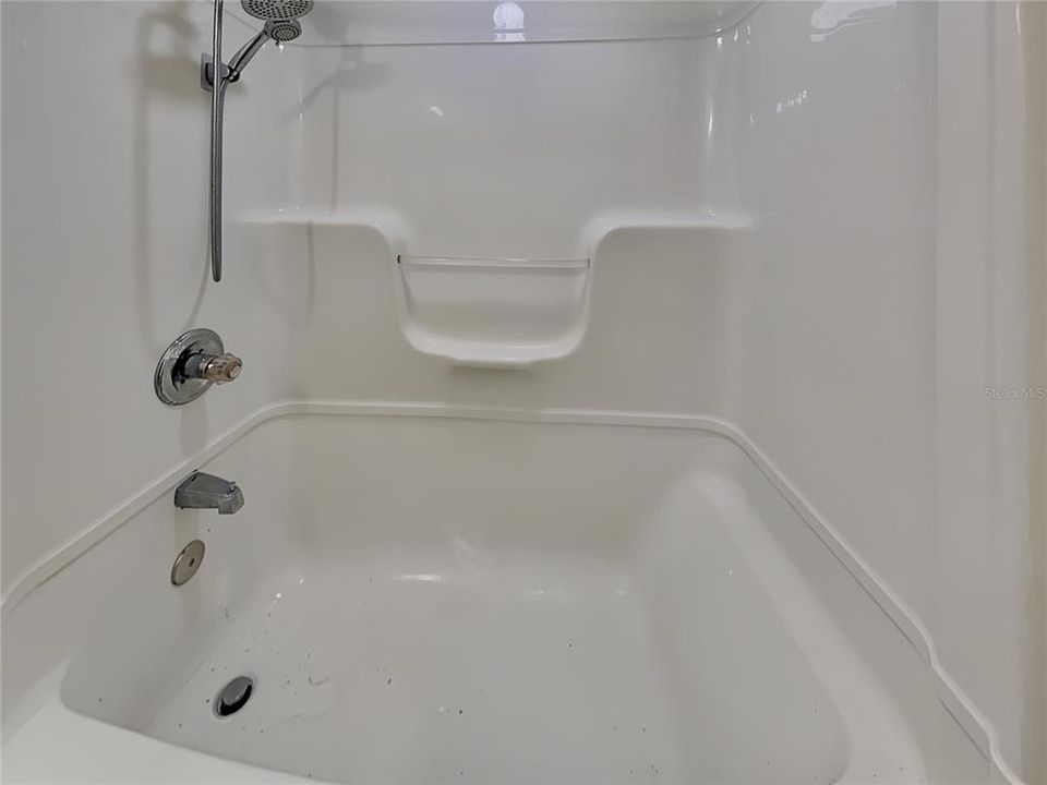 For Rent: $850 (1 beds, 1 baths, 1200 Square Feet)