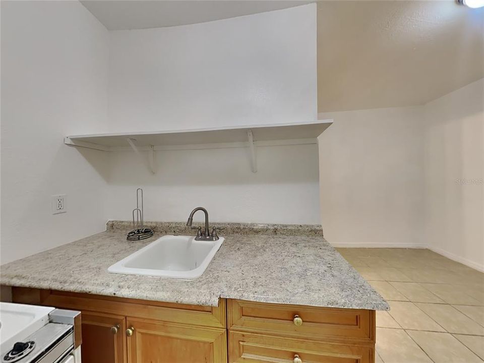 For Rent: $850 (1 beds, 1 baths, 1200 Square Feet)