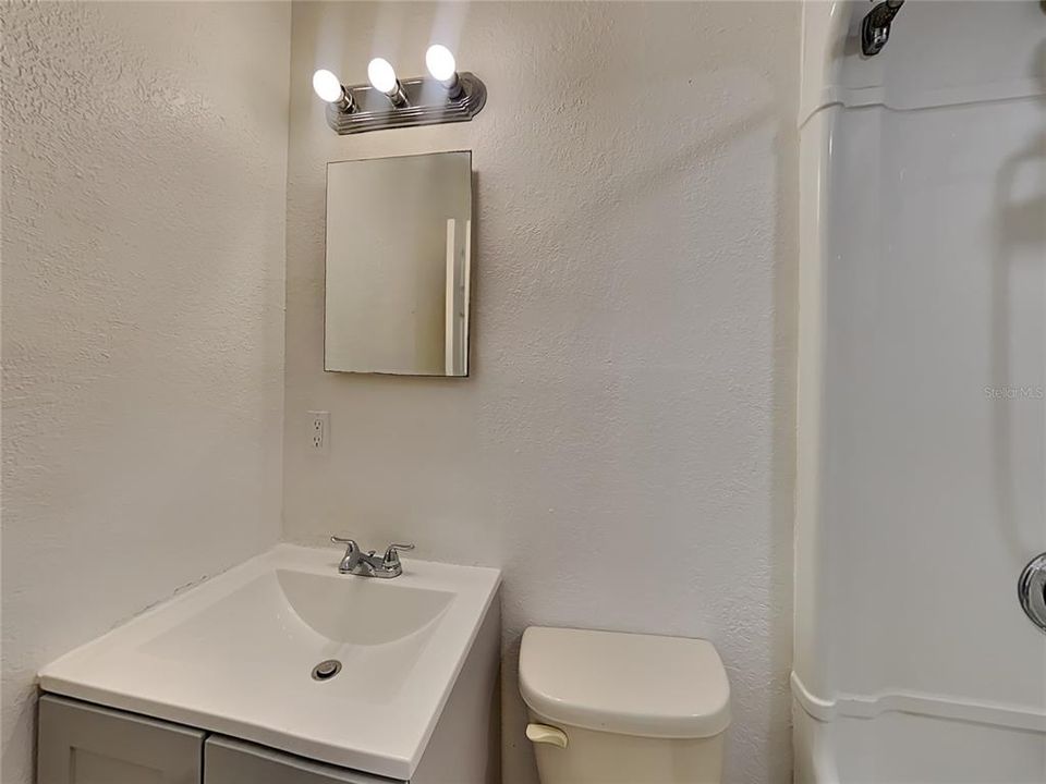 For Rent: $850 (1 beds, 1 baths, 1200 Square Feet)