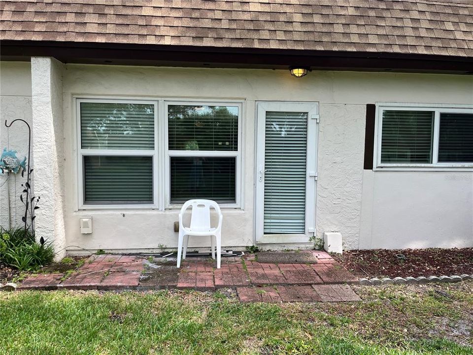 For Rent: $1,700 (2 beds, 2 baths, 866 Square Feet)