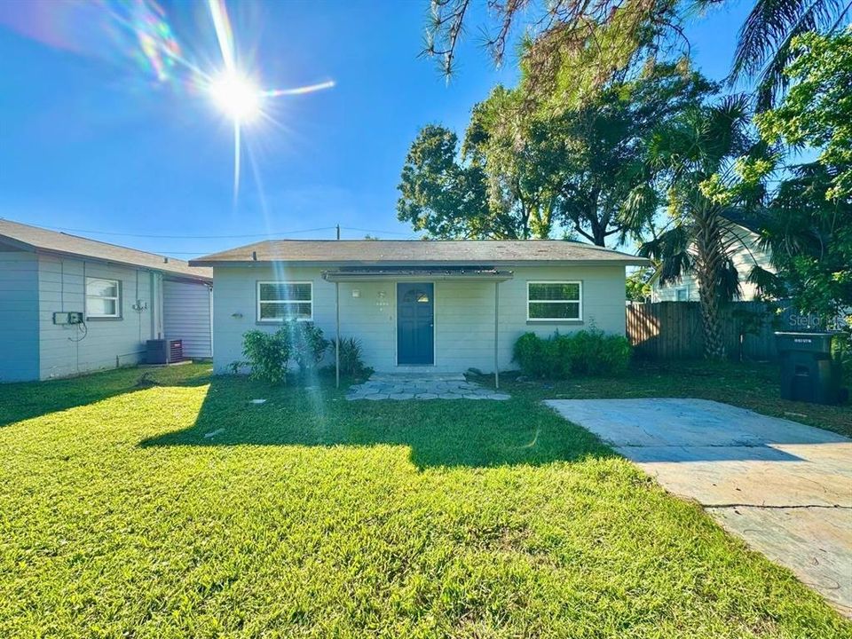 Recently Rented: $1,600 (2 beds, 1 baths, 768 Square Feet)