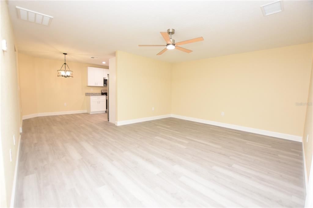 出租: $1,599 (3 贝兹, 2 浴室, 1108 平方英尺)