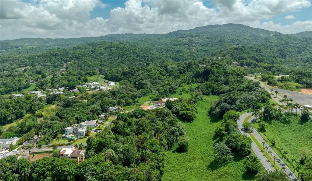 На продажу: $550,000 (1.00 acres)
