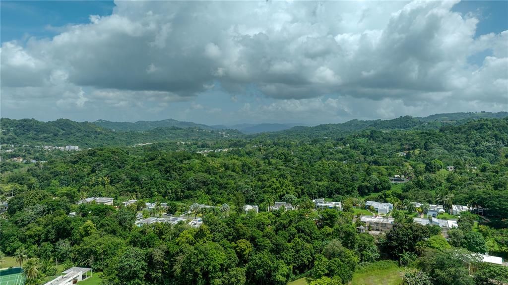 На продажу: $550,000 (1.00 acres)