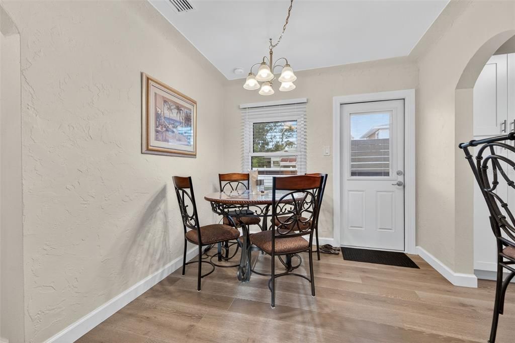 Active With Contract: $2,650 (3 beds, 2 baths, 1250 Square Feet)