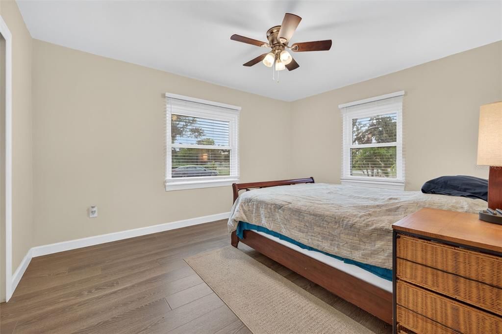 Active With Contract: $2,650 (3 beds, 2 baths, 1250 Square Feet)