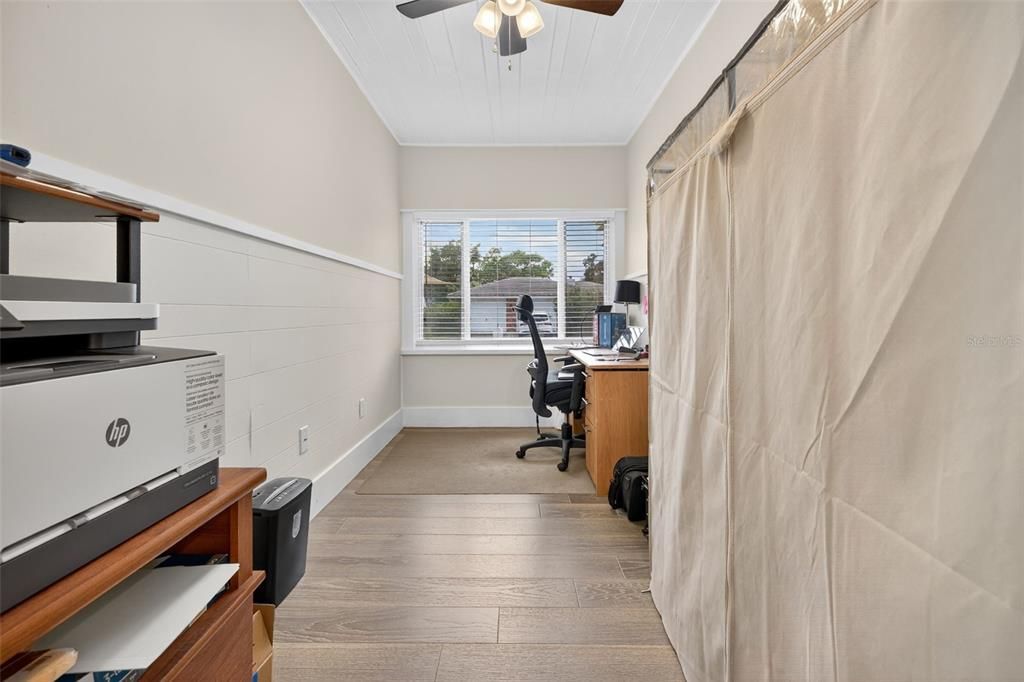 Active With Contract: $2,650 (3 beds, 2 baths, 1250 Square Feet)