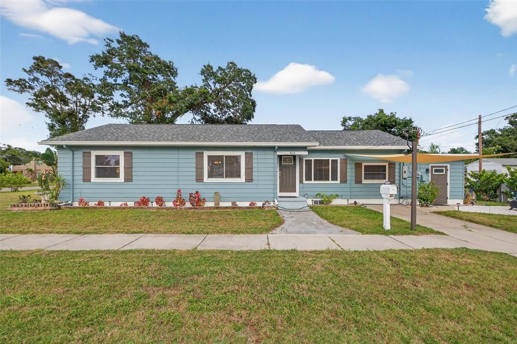 Active With Contract: $2,650 (3 beds, 2 baths, 1250 Square Feet)