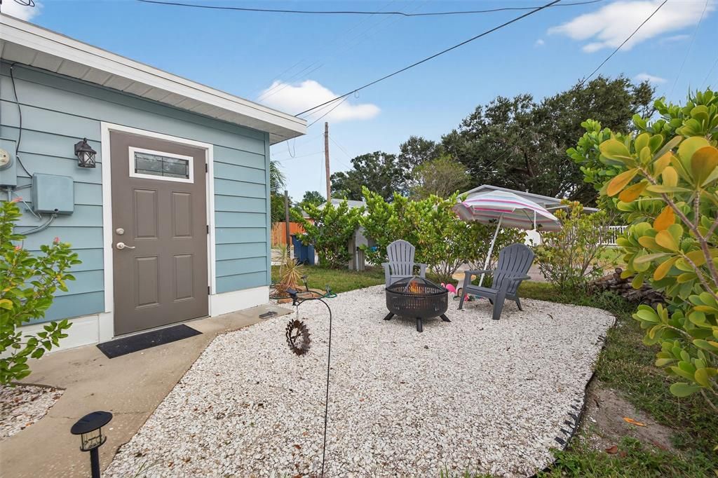 Active With Contract: $2,650 (3 beds, 2 baths, 1250 Square Feet)