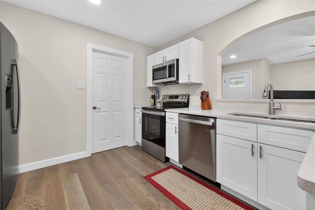 Active With Contract: $2,650 (3 beds, 2 baths, 1250 Square Feet)