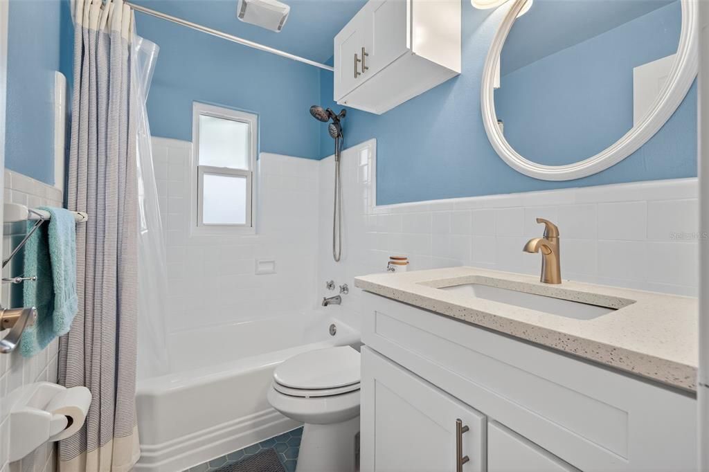 Active With Contract: $2,650 (3 beds, 2 baths, 1250 Square Feet)