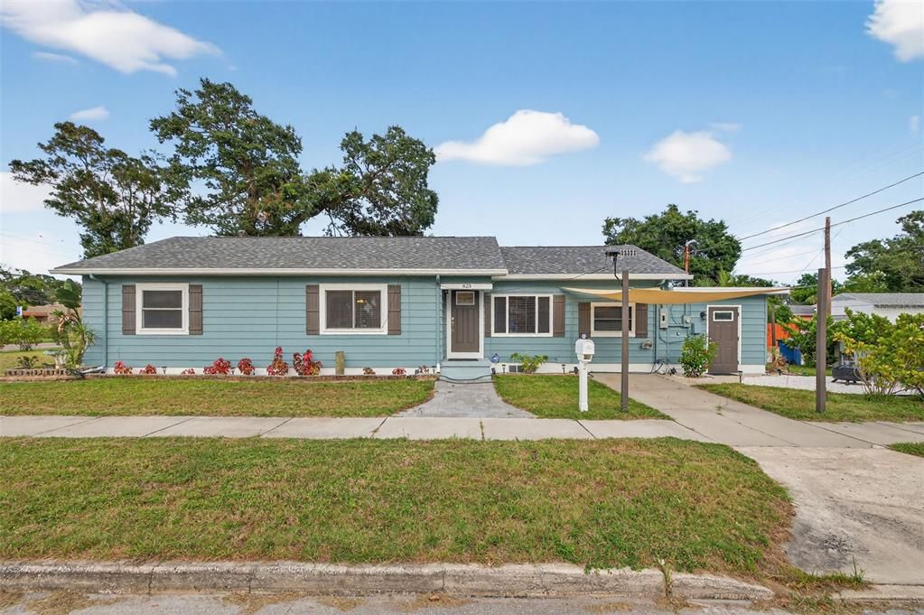 Active With Contract: $2,650 (3 beds, 2 baths, 1250 Square Feet)