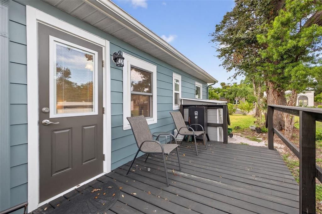 Active With Contract: $2,650 (3 beds, 2 baths, 1250 Square Feet)