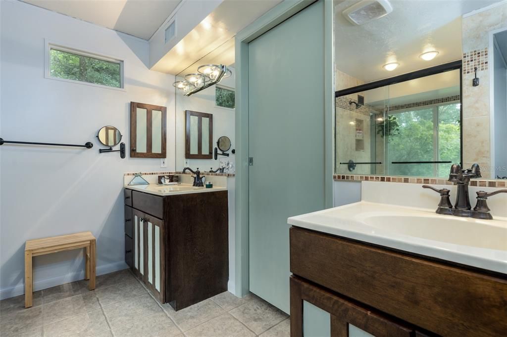 待售: $675,000 (4 贝兹, 3 浴室, 2340 平方英尺)