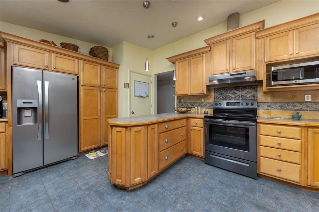 待售: $675,000 (4 贝兹, 3 浴室, 2340 平方英尺)