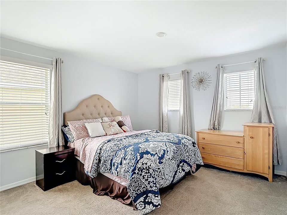 For Sale: $550,000 (5 beds, 3 baths, 3355 Square Feet)