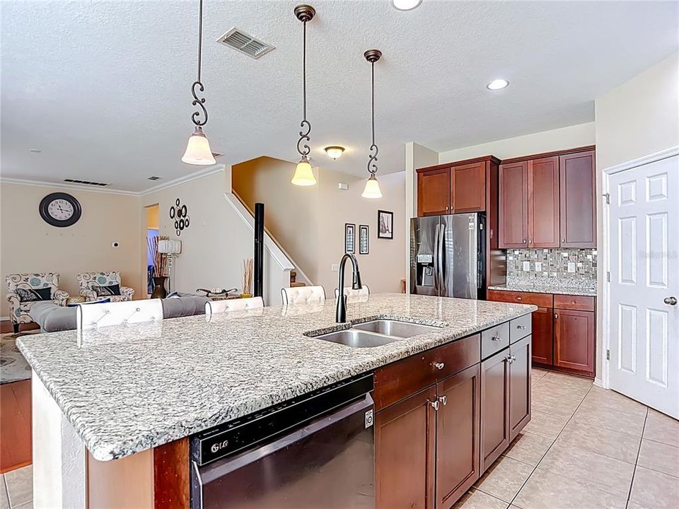 For Sale: $550,000 (5 beds, 3 baths, 3355 Square Feet)