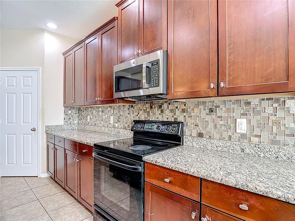 For Sale: $550,000 (5 beds, 3 baths, 3355 Square Feet)