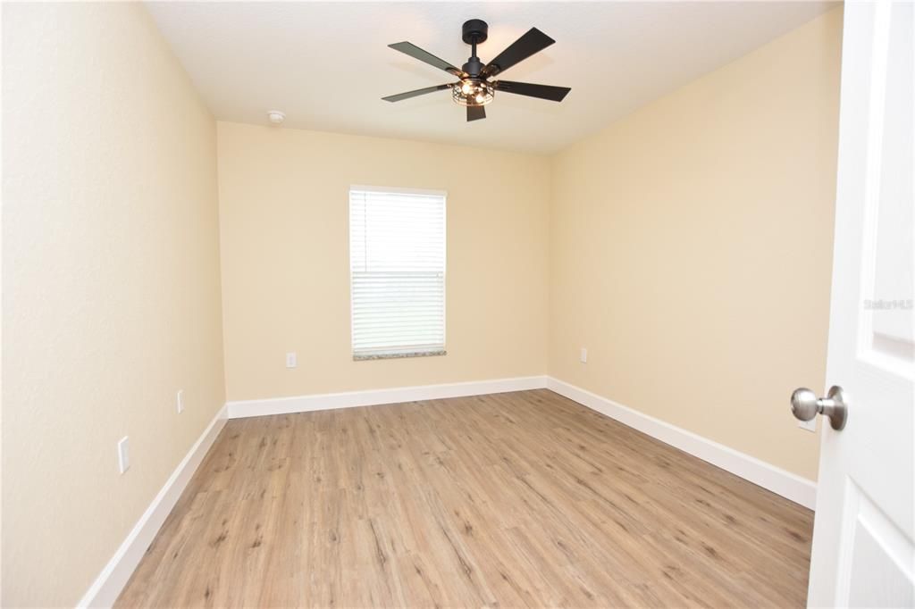 Под контрактом: $1,599 (3 спален, 2 ванн, 1108 Квадратных фут)