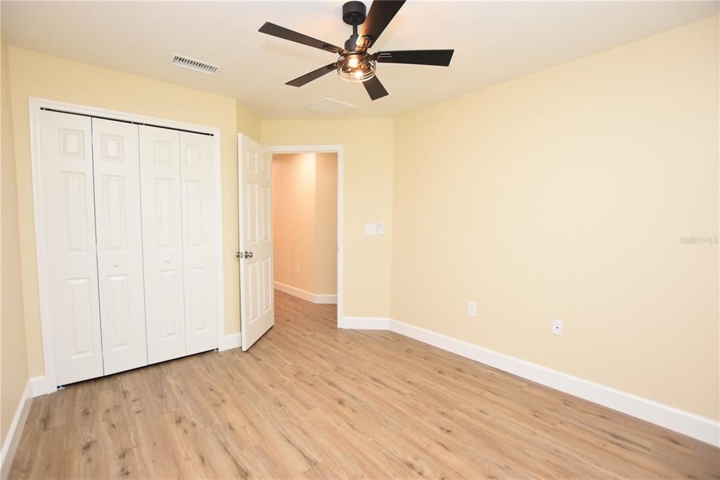 Под контрактом: $1,599 (3 спален, 2 ванн, 1108 Квадратных фут)