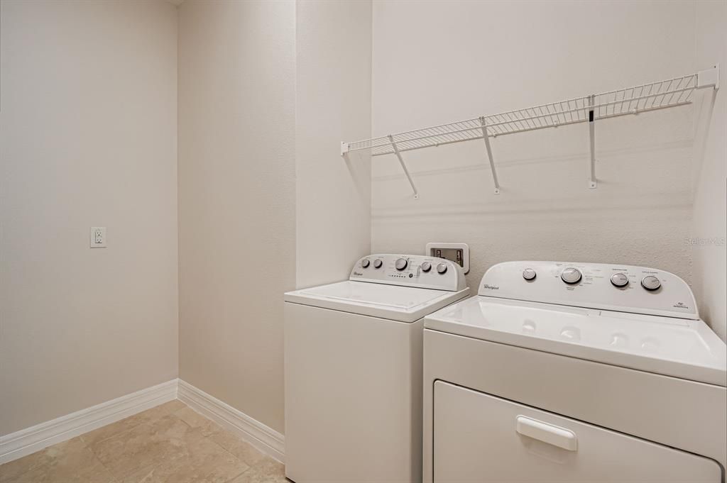 待售: $370,000 (4 贝兹, 2 浴室, 2007 平方英尺)