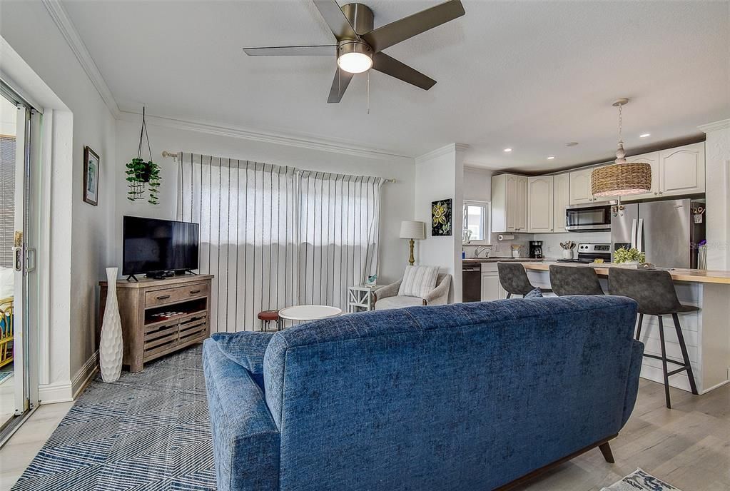 For Sale: $360,000 (1 beds, 1 baths, 684 Square Feet)