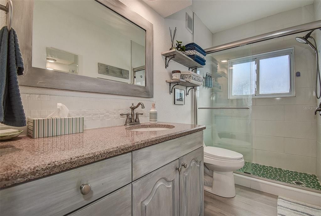 For Sale: $360,000 (1 beds, 1 baths, 684 Square Feet)