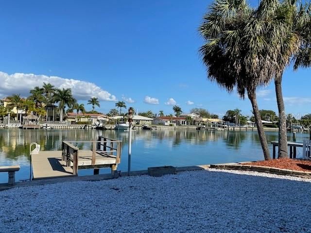 For Sale: $360,000 (1 beds, 1 baths, 684 Square Feet)