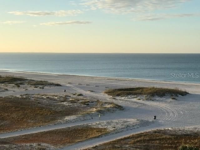 For Sale: $360,000 (1 beds, 1 baths, 684 Square Feet)