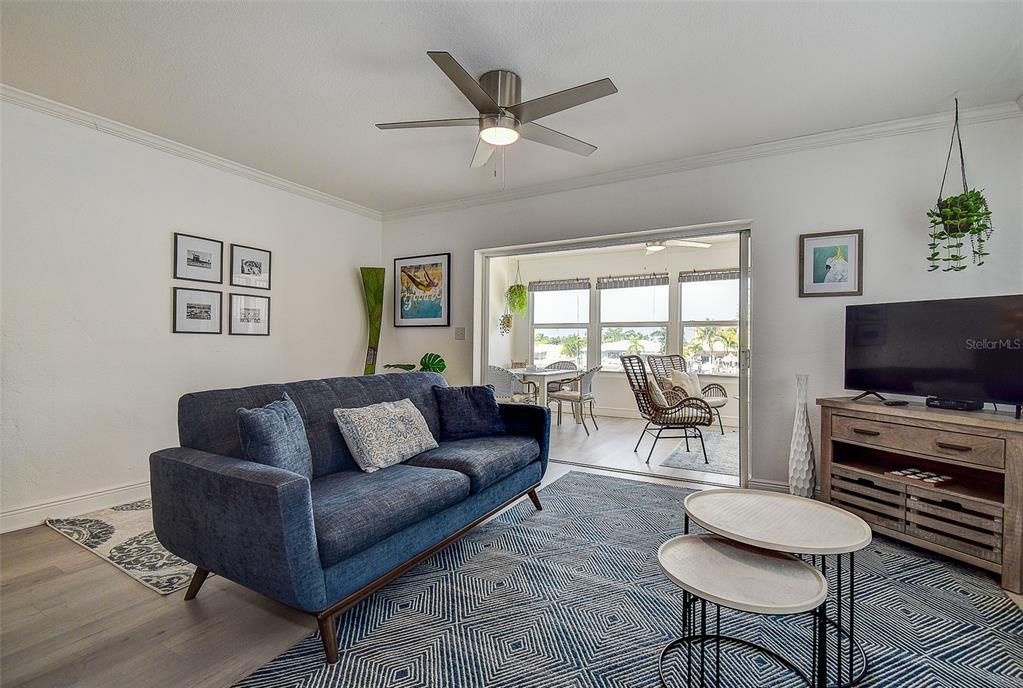 For Sale: $360,000 (1 beds, 1 baths, 684 Square Feet)