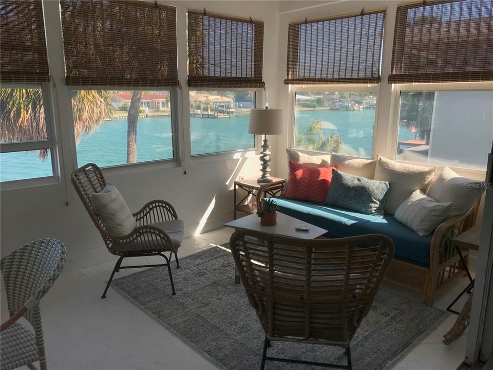 For Sale: $360,000 (1 beds, 1 baths, 684 Square Feet)