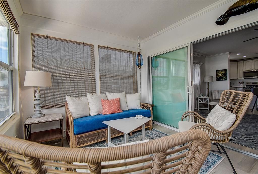 For Sale: $360,000 (1 beds, 1 baths, 684 Square Feet)