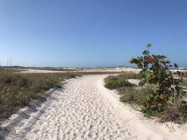 For Sale: $360,000 (1 beds, 1 baths, 684 Square Feet)